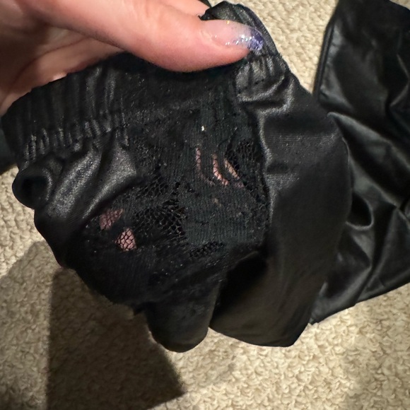 Pleather leggings 🔥 - Picture 2 of 2